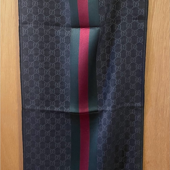 ***SOLD**Gucci 147351 Dark Grey GG  Red Green Stripe Wool Scarf Muffler - Picture 6 of 11
